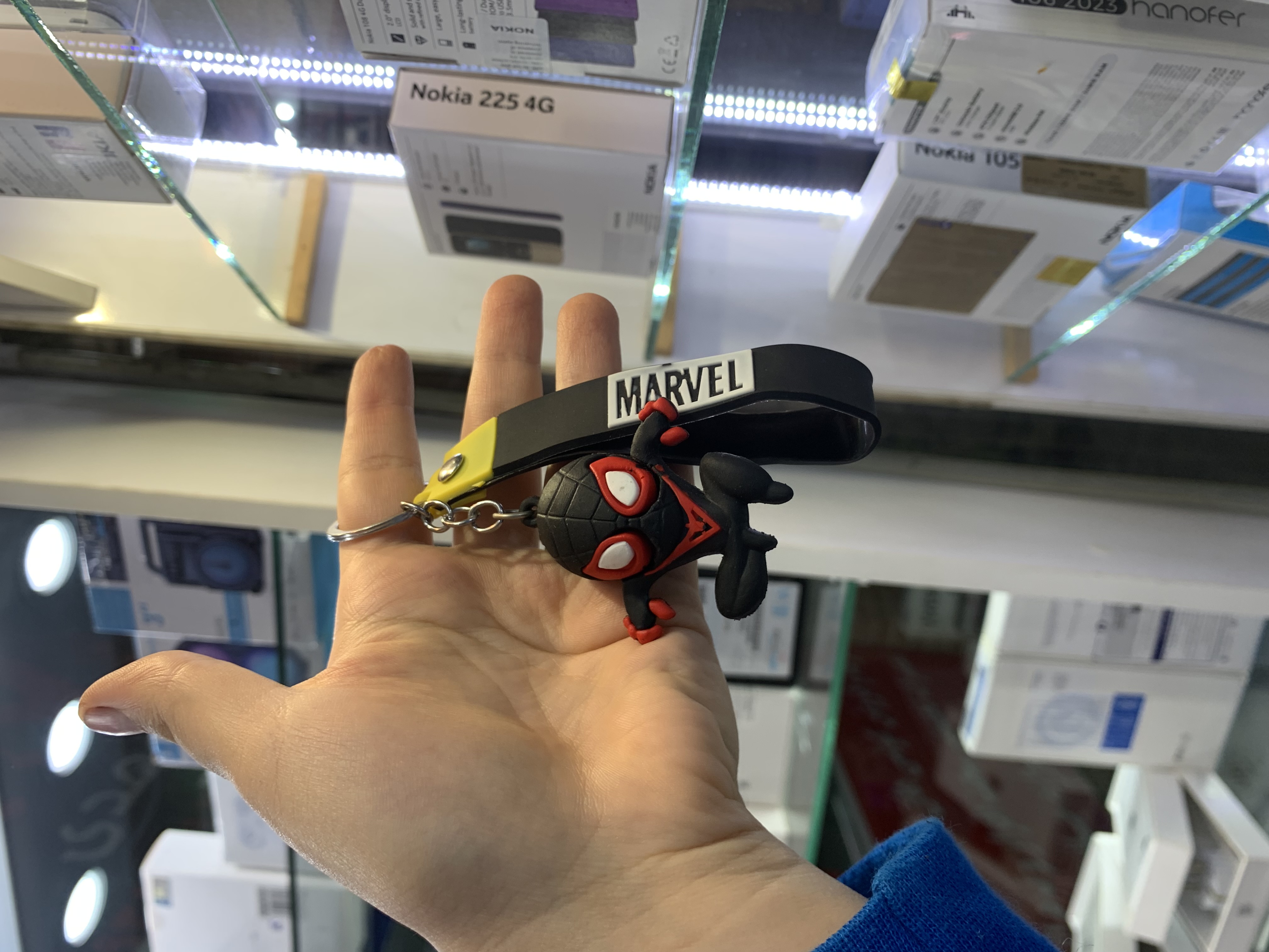 جاسوئیچی مرد عنکبوتی، جنس سیلیکونی